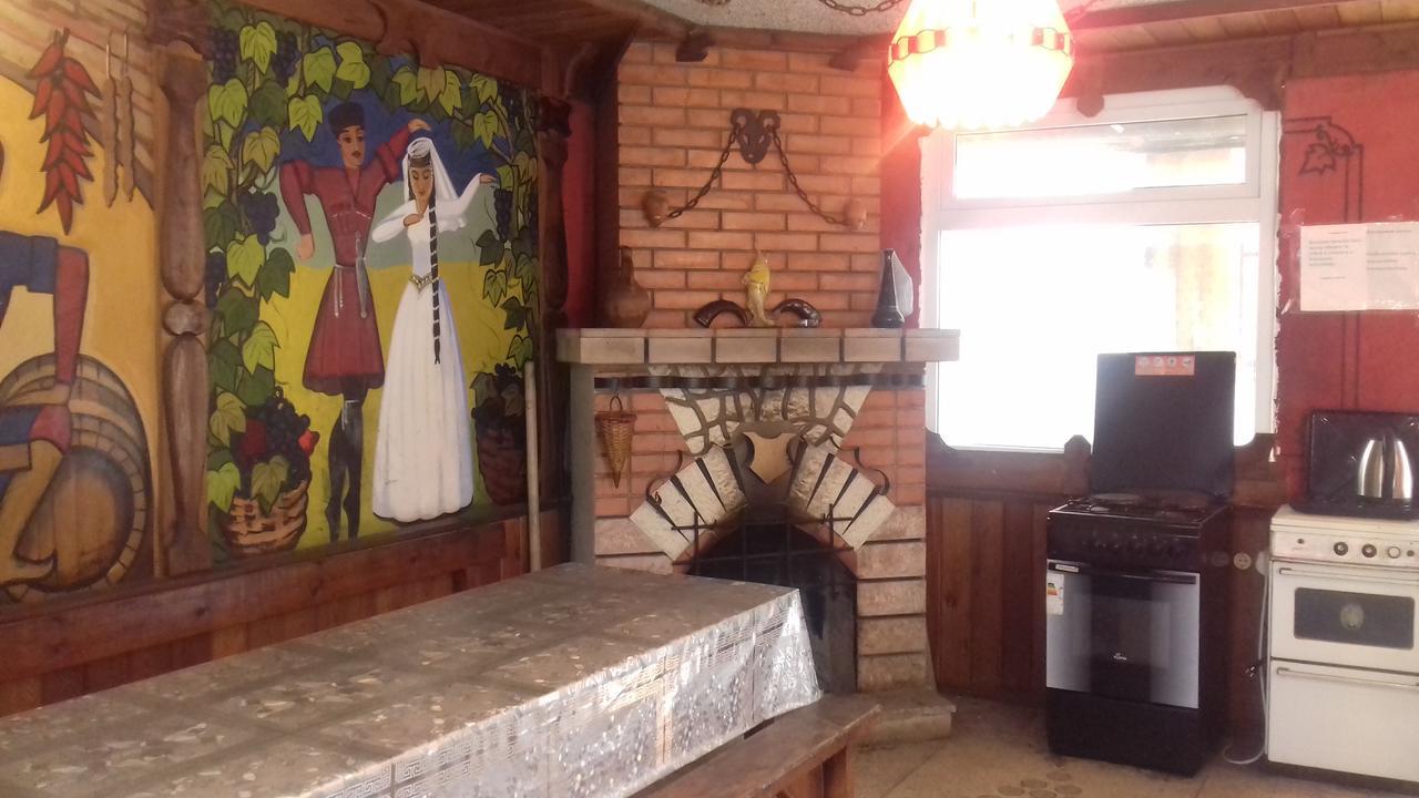 Runo Guest House Гагра Екстериор снимка